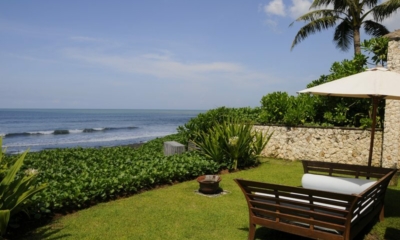 Outdoor Seating Area with Sea View - Villa Waringin - Pererenan, Bali