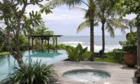Gardens and Pool - Villa Waringin - Pererenan, Bali