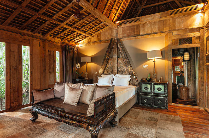 Spacious Bedroom with Wooden Floor - Villa Zelie - Canggu, Bali