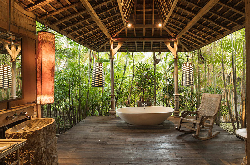 Semi Open Bathtub - Villa Zelie - Canggu, Bali