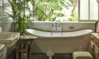 En-Suite Bathtub - The Island Houses - White House- Seminyak, Bali