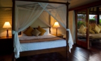 Four Poster Bed with Wooden Floor - Villa Bougainvillea - Canggu, Bali