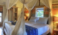 Bedroom with Table Lamps - Villa Sama Lama - Gili Trawangan, Lombok