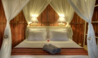 Bedroom with Four Poster Bed - Villa Sama Lama - Gili Trawangan, Lombok