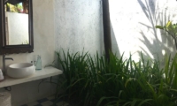 Semi Open Bathroom - Santai Beach House - Canggu, Bali